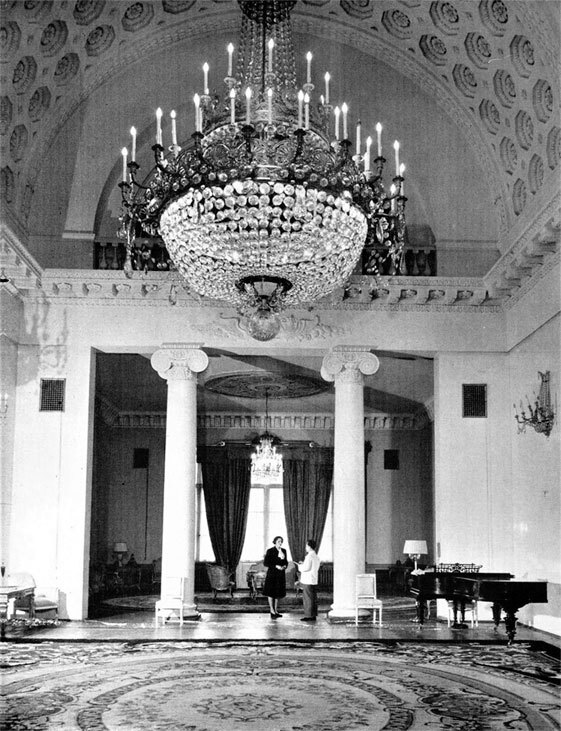 Иллюстрация к книге — Одиночество дипломата [i_008.jpg]