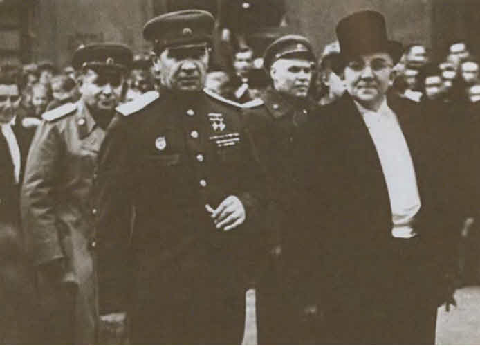 Иллюстрация к книге — Герои Сталинградской битвы [i_025.jpg]