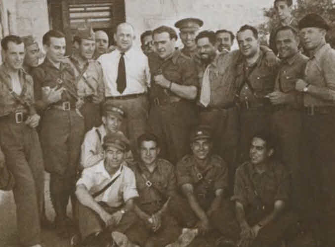 Иллюстрация к книге — Герои Сталинградской битвы [i_038.jpg]