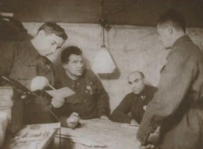 Иллюстрация к книге — Герои Сталинградской битвы [i_040.jpg]