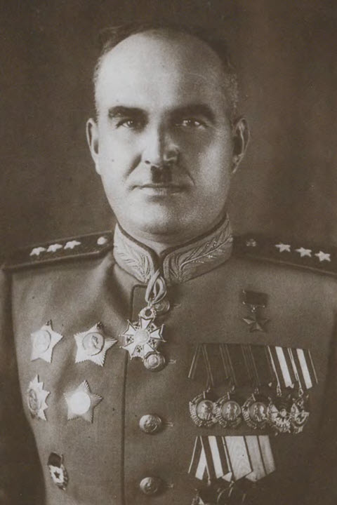 Иллюстрация к книге — Герои Сталинградской битвы [i_045.jpg]