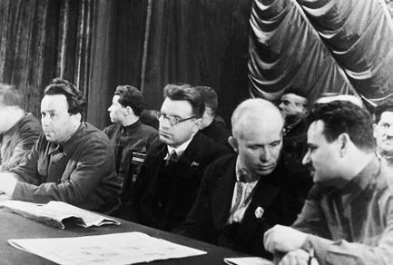 Иллюстрация к книге — 1937 год: Н. С. Хрущев и московская парторганизаци [i_062.jpg]