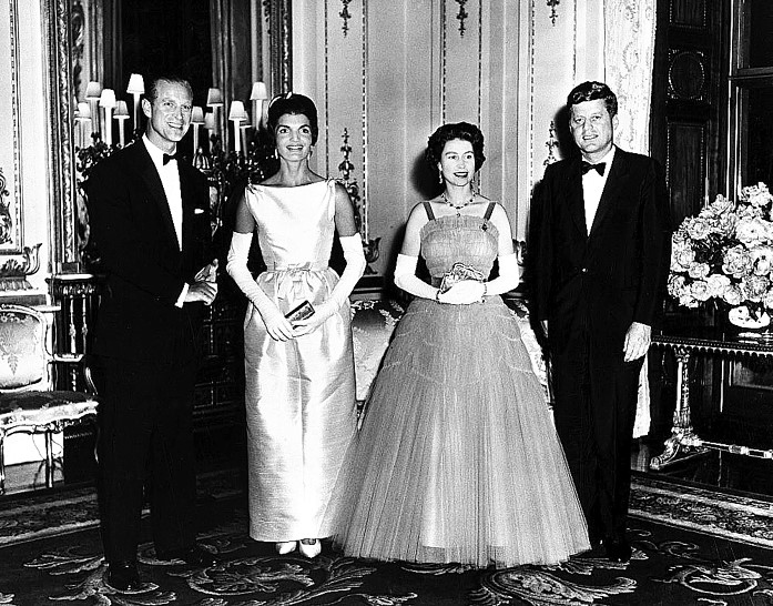 Иллюстрация к книге — Елизавета II – королева Великобритании [i_019.jpg]