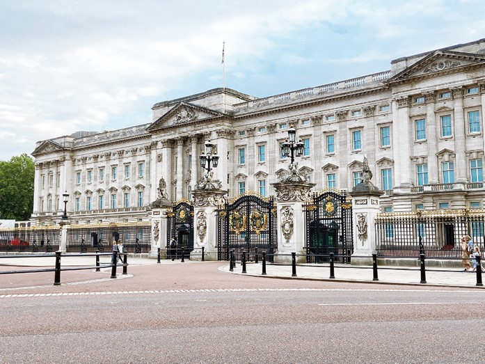 Иллюстрация к книге — Елизавета II – королева Великобритании [i_049.jpg]