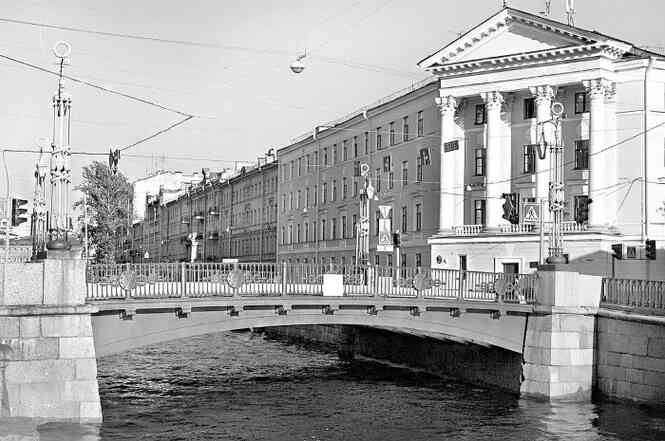 Иллюстрация к книге — Мосты Петербурга. В прошлом, настоящем и будущем [i_027.jpg]