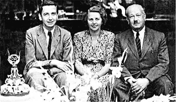 Иллюстрация к книге — Утраченное кафе «У Шиндлеров». История Холокоста и судьба одной австро-венгерской семьи [i_002.jpg]