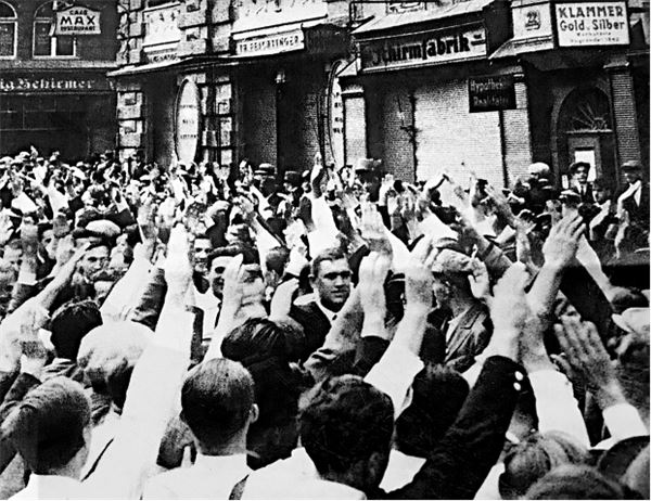 Иллюстрация к книге — Утраченное кафе «У Шиндлеров». История Холокоста и судьба одной австро-венгерской семьи [i_033.jpg]