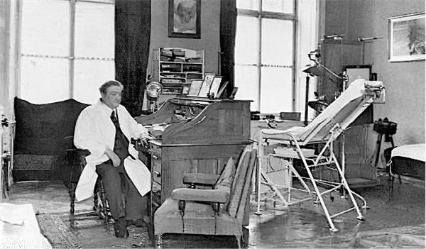 Иллюстрация к книге — Утраченное кафе «У Шиндлеров». История Холокоста и судьба одной австро-венгерской семьи [i_036.jpg]