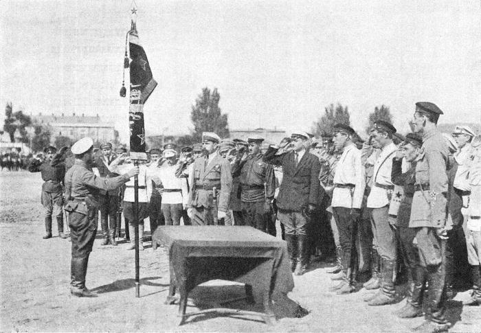 Иллюстрация к книге — Павел Дыбенко. Пуля в затылок в конце коридора [i_001.jpg]