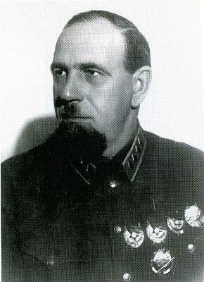 Иллюстрация к книге — Павел Дыбенко. Пуля в затылок в конце коридора [i_013.jpg]