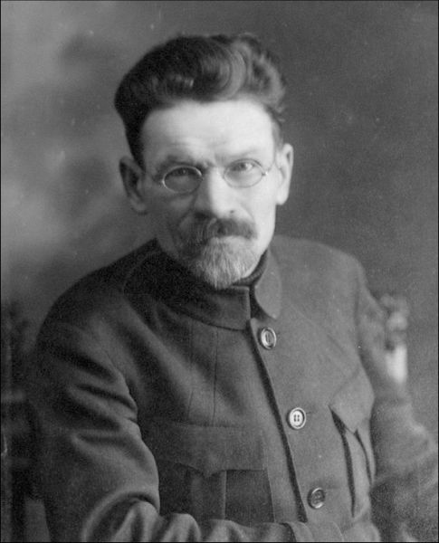 Иллюстрация к книге — За фасадом сталинской конституции. Советский парламент от Калинина до Громыко [i_011.jpg]