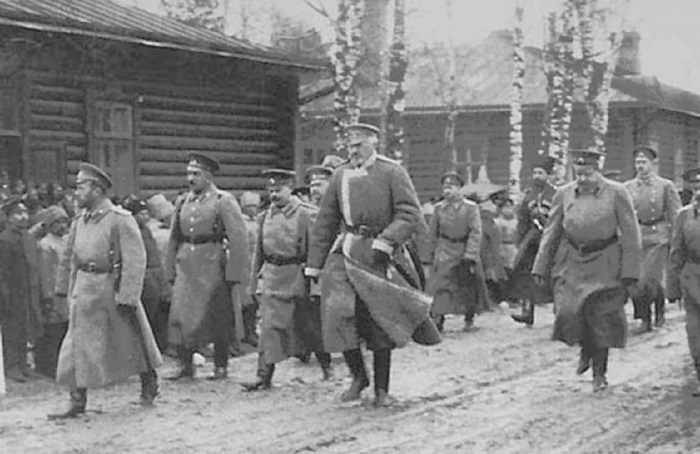 Иллюстрация к книге — В царской ставке [i_004.jpg]