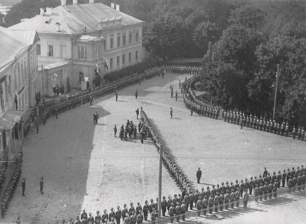 Иллюстрация к книге — В царской ставке [i_009.jpg]