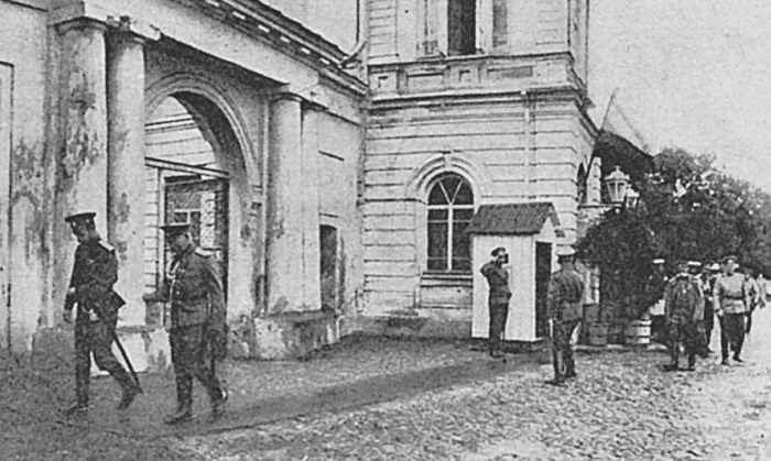 Иллюстрация к книге — В царской ставке [i_012.jpg]