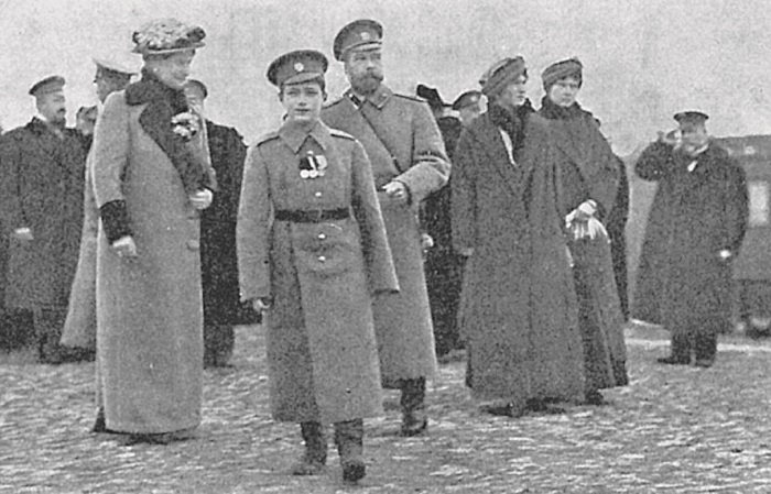 Иллюстрация к книге — В царской ставке [i_022.jpg]