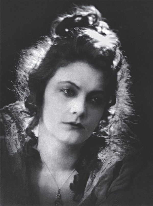 Иллюстрация к книге — Грета Гарбо. Жизнь, рассказанная ею самой [i_010.jpg]