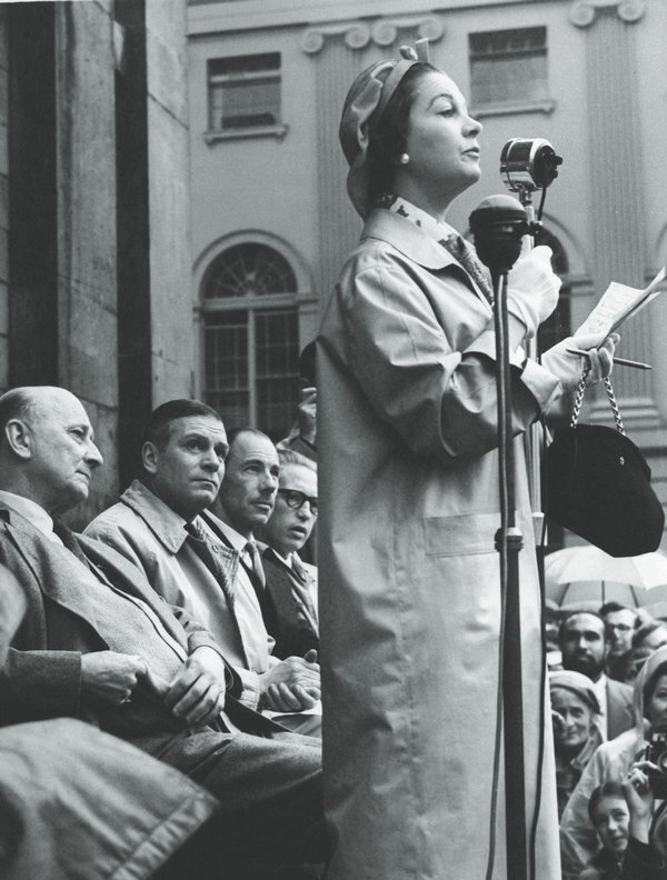 Иллюстрация к книге — Вивьен Ли. Жизнь, рассказанная ею самой [i_022.jpg]