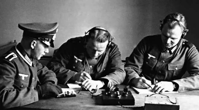 Иллюстрация к книге — Прислужники Гитлера. Немецкие разведывательно-диверсионные школы и курсы на территории Белоруссии в 1941–1944 гг. [i_013.jpg]