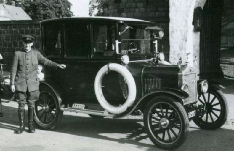 Иллюстрация к книге — Не прощаюсь [i_055.jpg]