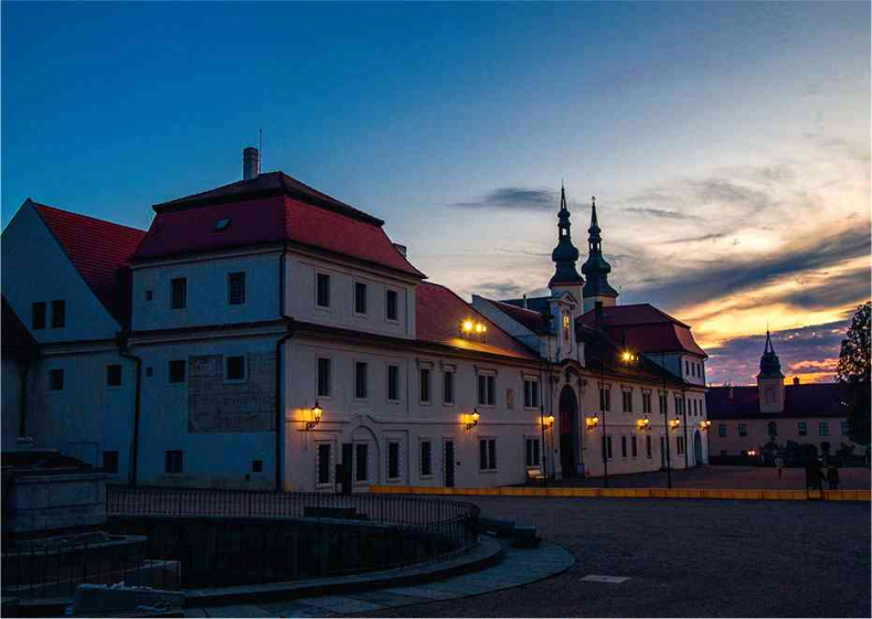 Иллюстрация к книге — Чешское время. Большая история маленькой страны: от святого Вацлава до Вацлава Гавела [i_218.jpg]