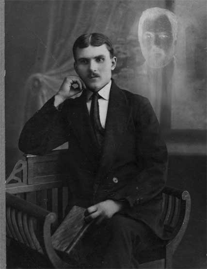 Иллюстрация к книге — Во власти черных птиц [i_003.jpg]