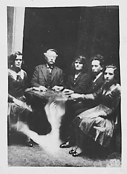 Иллюстрация к книге — Во власти черных птиц [i_006.jpg]