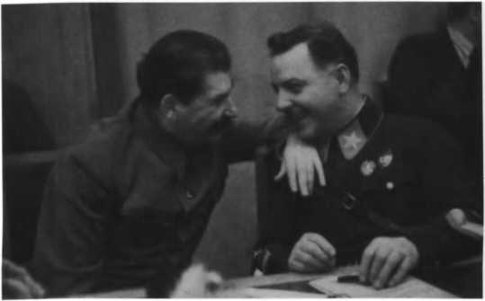 Иллюстрация к книге — О команде Сталина - годы опасной жизни в советской политике [i_011.jpg]