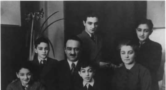 Иллюстрация к книге — О команде Сталина - годы опасной жизни в советской политике [i_015.jpg]