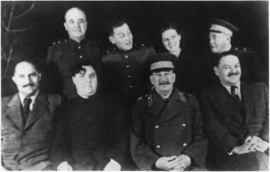 Иллюстрация к книге — О команде Сталина - годы опасной жизни в советской политике [i_026.jpg]