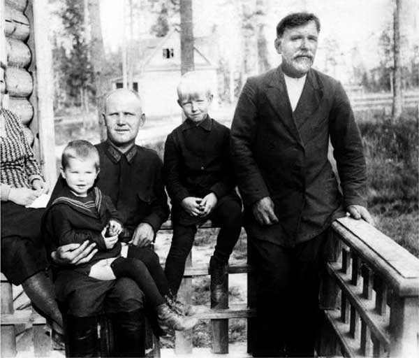 Иллюстрация к книге — Без войны и на войне [i_025.jpg]