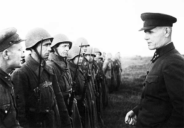 Иллюстрация к книге — Без войны и на войне [i_033.jpg]