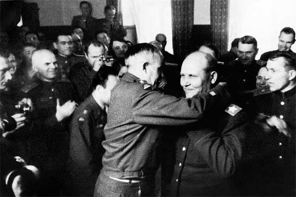 Иллюстрация к книге — Без войны и на войне [i_053.jpg]