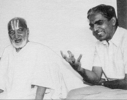 Иллюстрация к книге — Сердце йоги. Принципы построения индивидуальной практики. «Йога-сутры» Патанджали. «Йоганджалисара» Шри Кришнамачарья [i_003.jpg]