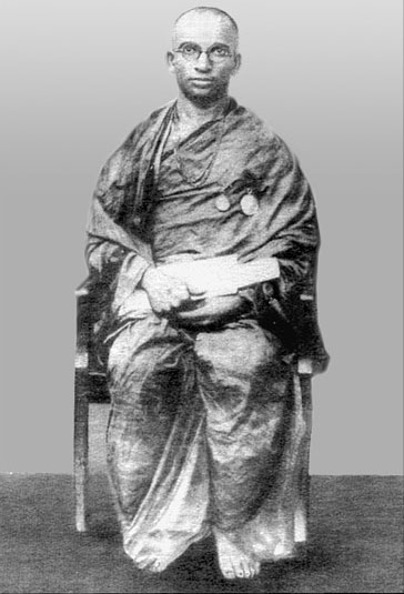 Иллюстрация к книге — Сердце йоги. Принципы построения индивидуальной практики. «Йога-сутры» Патанджали. «Йоганджалисара» Шри Кришнамачарья [i_004.jpg]