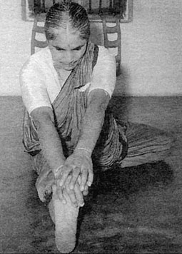 Иллюстрация к книге — Сердце йоги. Принципы построения индивидуальной практики. «Йога-сутры» Патанджали. «Йоганджалисара» Шри Кришнамачарья [i_020.jpg]