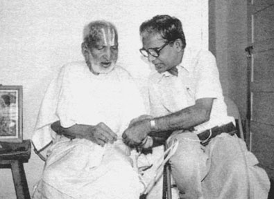 Иллюстрация к книге — Сердце йоги. Принципы построения индивидуальной практики. «Йога-сутры» Патанджали. «Йоганджалисара» Шри Кришнамачарья [i_026.jpg]