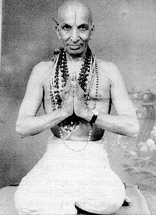 Иллюстрация к книге — Сердце йоги. Принципы построения индивидуальной практики. «Йога-сутры» Патанджали. «Йоганджалисара» Шри Кришнамачарья [i_030.jpg]