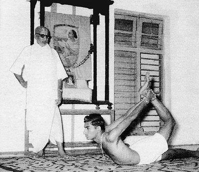 Иллюстрация к книге — Сердце йоги. Принципы построения индивидуальной практики. «Йога-сутры» Патанджали. «Йоганджалисара» Шри Кришнамачарья [i_031.jpg]