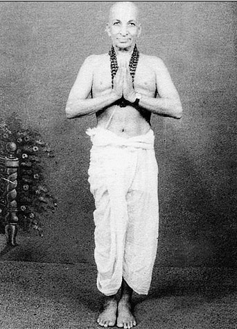 Иллюстрация к книге — Сердце йоги. Принципы построения индивидуальной практики. «Йога-сутры» Патанджали. «Йоганджалисара» Шри Кришнамачарья [i_038.jpg]