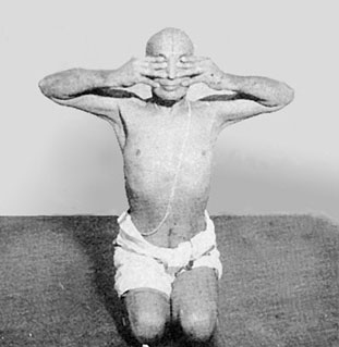 Иллюстрация к книге — Сердце йоги. Принципы построения индивидуальной практики. «Йога-сутры» Патанджали. «Йоганджалисара» Шри Кришнамачарья [i_092.jpg]