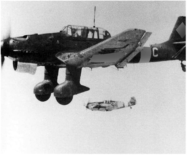 Иллюстрация к книге — Небо вторжения. Горячее лето 1941 года [i_026.jpg]