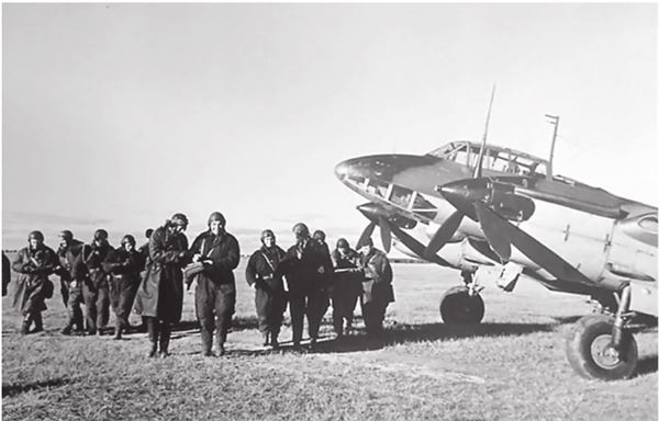 Иллюстрация к книге — Небо вторжения. Горячее лето 1941 года [i_032.jpg]