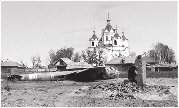 Иллюстрация к книге — Небо вторжения. Горячее лето 1941 года [i_039.jpg]