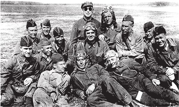 Иллюстрация к книге — Небо вторжения. Горячее лето 1941 года [i_040.jpg]