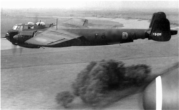 Иллюстрация к книге — Небо вторжения. Горячее лето 1941 года [i_043.jpg]