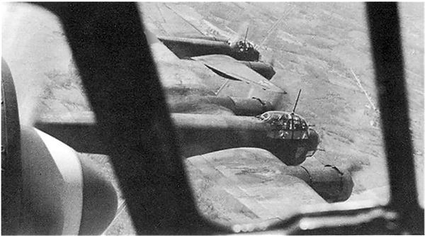 Иллюстрация к книге — Небо вторжения. Горячее лето 1941 года [i_068.jpg]