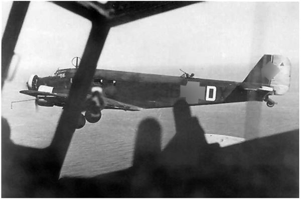 Иллюстрация к книге — Небо вторжения. Горячее лето 1941 года [i_077.jpg]