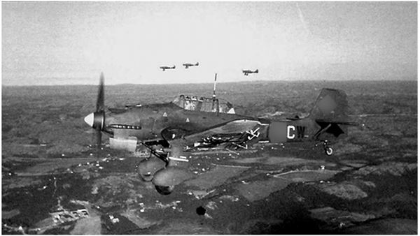 Иллюстрация к книге — Небо вторжения. Горячее лето 1941 года [i_080.jpg]