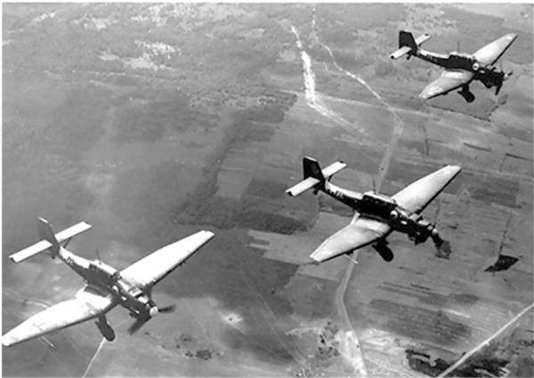 Иллюстрация к книге — Небо вторжения. Горячее лето 1941 года [i_081.jpg]