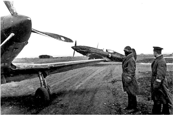 Иллюстрация к книге — Небо вторжения. Горячее лето 1941 года [i_085.jpg]